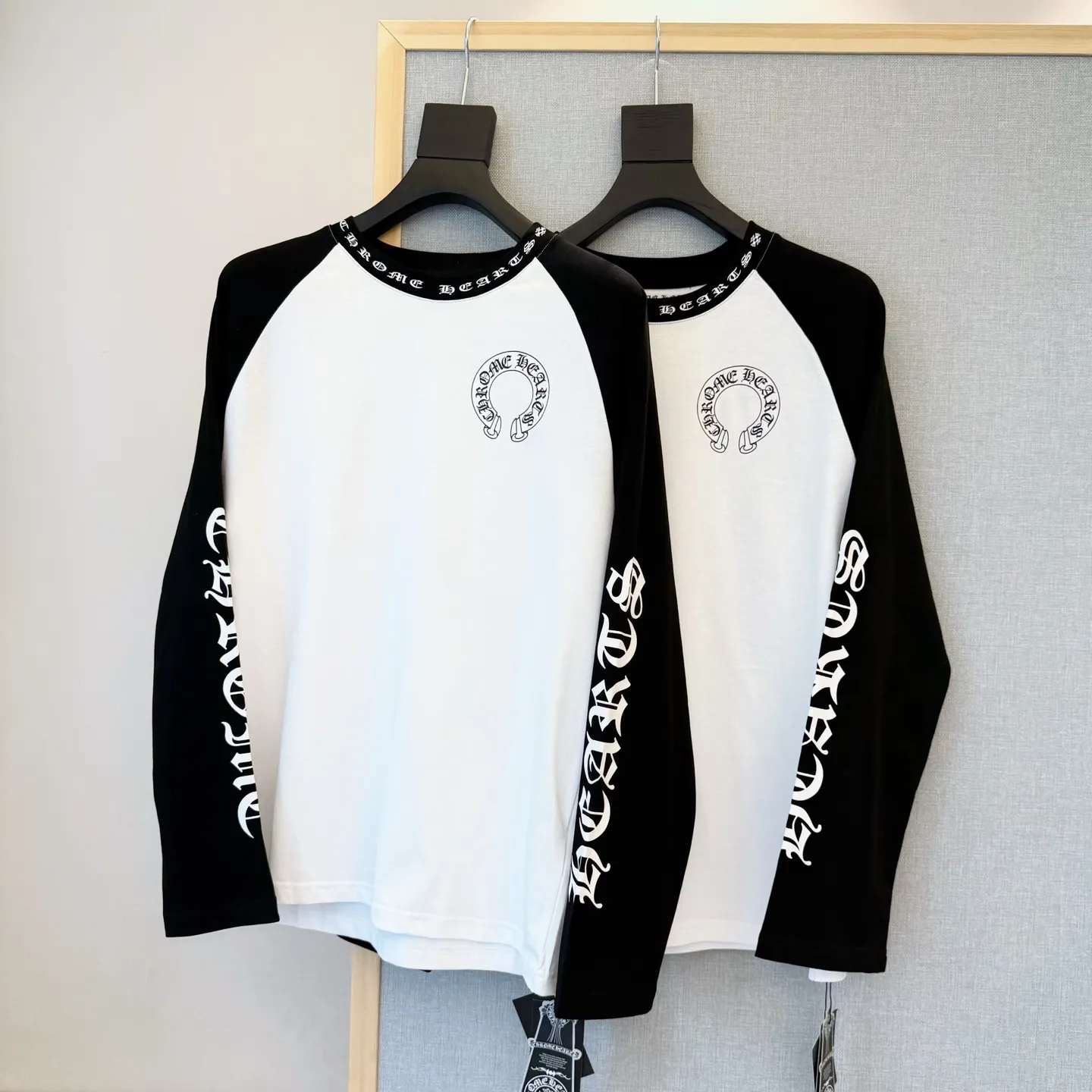 P180 Style number: D413 ChromeHearts-CH ChromeHearts cross Sanskrit black and white splicing printed long sleeves SIZE #s m l xl Size reference picture 9